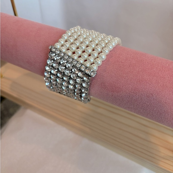 Wow! Statement Elegant Pearl and crystal style wide cuff Bracelet - Picture 5 of 5